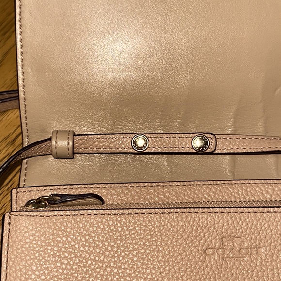 *RARE* COACH Tooled Leather Floral Foldover Crossbody/Clutch - Picture 8 of 16